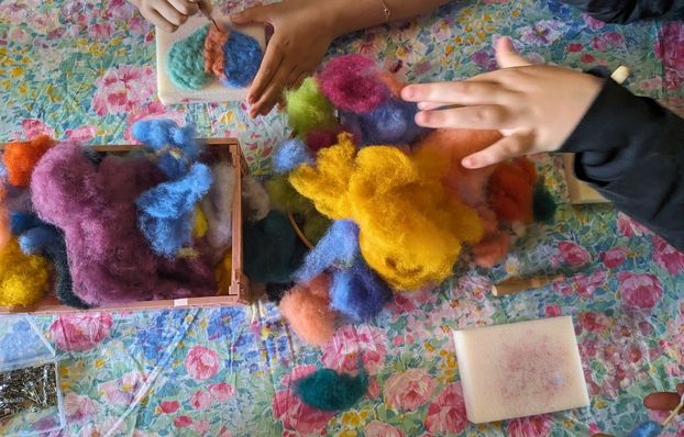 COM - header - site web - feutrage à l'aiguille