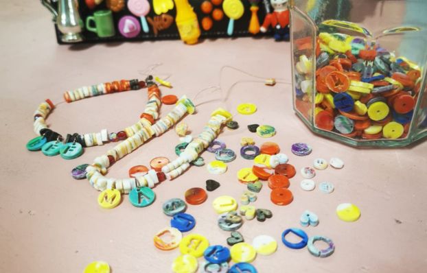 COM - header - site web - fabrique ton bracelet de l'amitié en Precious Plastic
