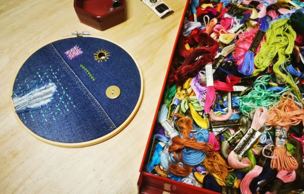COM - header - site web - broderie à la main
